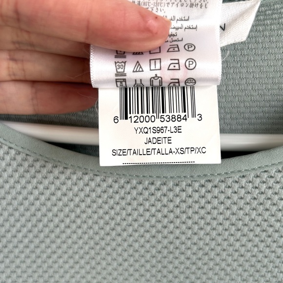 BCBGeneration Jadeite Woven Oversized Top - Picture 4 of 4